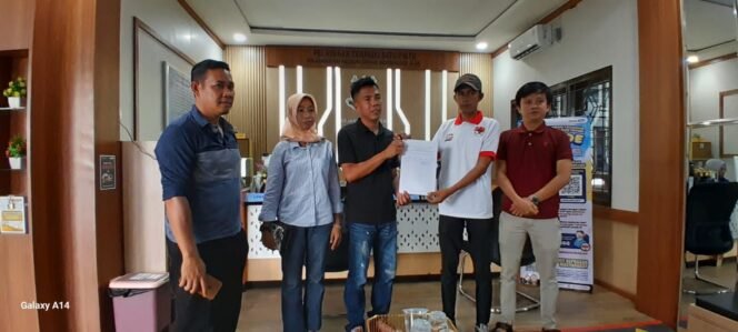
					Perangkat Desa bersama Anggota BPD Laporkan Mantan Kades Kijang Ulu Ke Kejari OKI Terkait Aset Desa