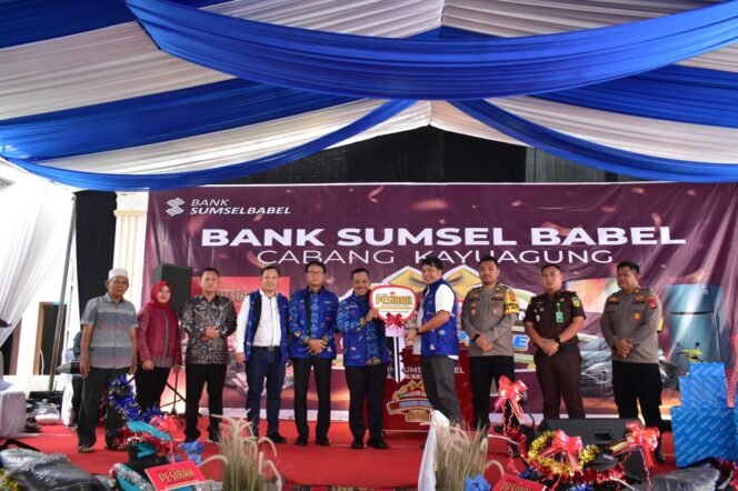 
					Wakil Bupati Ogan Komering Ilir (OKI), Supriyanto, menghadiri acara Penyaringan Hadiah Undian Grand Prize Tabungan Pesirah yang diselenggarakan oleh Bank Sumsel Babel (BSB) Cabang Kayuagung, Senin (24/02/25).
