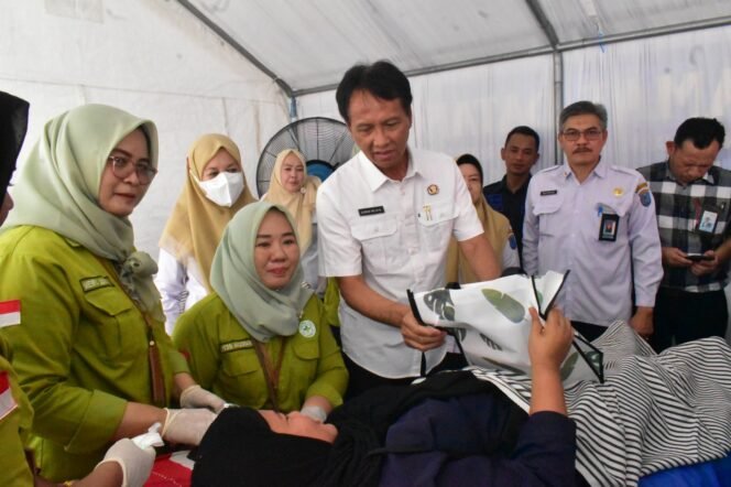 
					Pasar murah serta peningkatan akses layanan publik bagi masyarakat adalah program prioritas pasca pelantikan Bupati Muchendi Mahzareki dan Wakil Bupati Supriyanto.