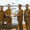 Serah terima jabatan dari Pj. Bupati OKI, Asmar Wijaya, kepada Bupati dan Wakil Bupati OKI 2025-2039, Muchendi-Supriyanto, di Ruang Rapat Bende Seguguk II, Kantor Bupati OKI, Senin (3/3/2025)