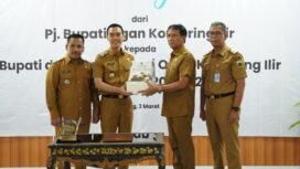 Serah terima jabatan dari Pj. Bupati OKI, Asmar Wijaya, kepada Bupati dan Wakil Bupati OKI 2025-2039, Muchendi-Supriyanto, di Ruang Rapat Bende Seguguk II, Kantor Bupati OKI, Senin (3/3/2025)