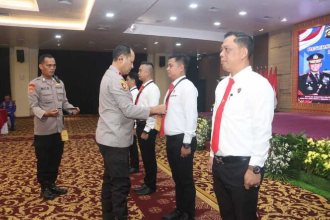 
					Rapat Kerja Teknis (Rakernis) Gabungan Tahun Anggaran 2025 untuk empat fungsi strategis sekaligus, yakni Ditreskrimum, Ditreskrimsus, Ditresnarkoba, dan Dittahti, pada Rabu (6/8/2025). Kegiatan berlangsung di Auditorium Lantai 7 Mapolda Sumsel dan dihadiri oleh Wakapolda Sumsel, Brigjen Pol. M. Zulkarnain, S.I.K., M.Si., para Pejabat Utama Polda, para Direktur fungsi teknis, serta para Kasatwil jajaran