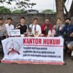 Tim Yayasan Bantuan Hukum Sumatera Selatan Berkeadilan (YBH SSB) Cabang Kabupaten Ogan Komering Ilir membuka layanan konsultasi hukum gratis bagi masyarakat dalam rangka perayaan HUT ke-80 Kabupaten Ogan Komering Ilir, Sabtu (12/10/2025).