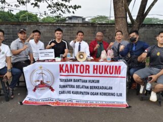 Tim Yayasan Bantuan Hukum Sumatera Selatan Berkeadilan (YBH SSB) Cabang Kabupaten Ogan Komering Ilir membuka layanan konsultasi hukum gratis bagi masyarakat dalam rangka perayaan HUT ke-80 Kabupaten Ogan Komering Ilir, Sabtu (12/10/2025).
