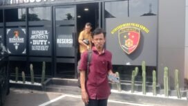 Wasito, Perwakilan Forum Masyarakat Talang Kembang Bersatu, saat tiba di  Direktorat Reserse Kriminal Khusus (Ditreskrimsus) Kepolisian Daerah Sumatera Selatan, hari ini Kamis (5/2/2025)