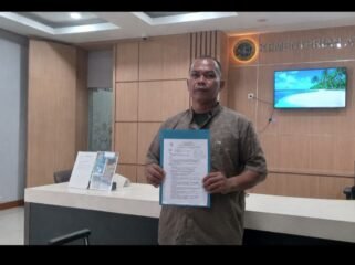 Ketua LSM Krak Sumsel, saat menyampaikan berkas di ATR BPN beberapa waktu lalu