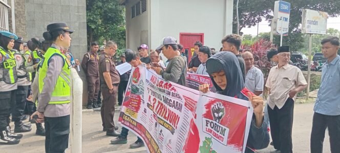 
					Aksi Damai di Kejati Sumsel, GRANSI dan Forum LSM Bersatu Minta Usut Dugaan Korupsi Proyek Pertanian Tahun Anggaran 2025 di Dinas Pertanian Tanaman Pangan dan Holtikultura Prov. Sumsel