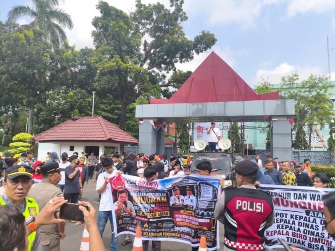 
					Demo di Kantor Gubernur Sumsel, GRANSI ‘Gedor’ Disdik: Soroti Pungutan SMK Negeri 2 Palembang dan Desak Kadisdik Dievaluasi